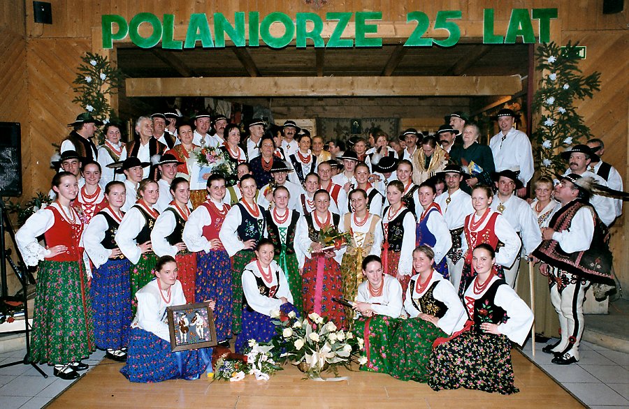 Fotografia zbiorowa Zespołu POLANIORZE po uroczystości 25-lecia, 214 kB