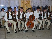 Instruktorzy i muzykanci zespou Polany z Kocieliska: Tomasz Michalik, Andrzej Tylka, Wojciech Dugopolski, Kazimierz Karpiel-Buecka, Andrzej Krzeptowski-Sikoniowski